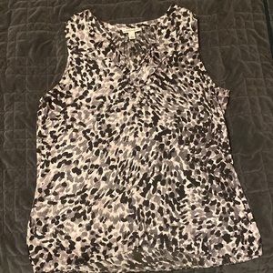 Sleeveless silky top, loose fit